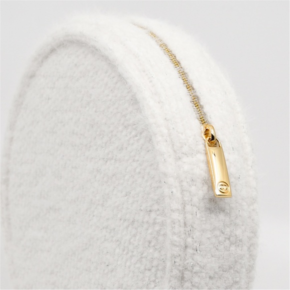 CHANEL BEAUTÉ White Tweed Makeup Case + FREE Foundation - Picture 5 of 13